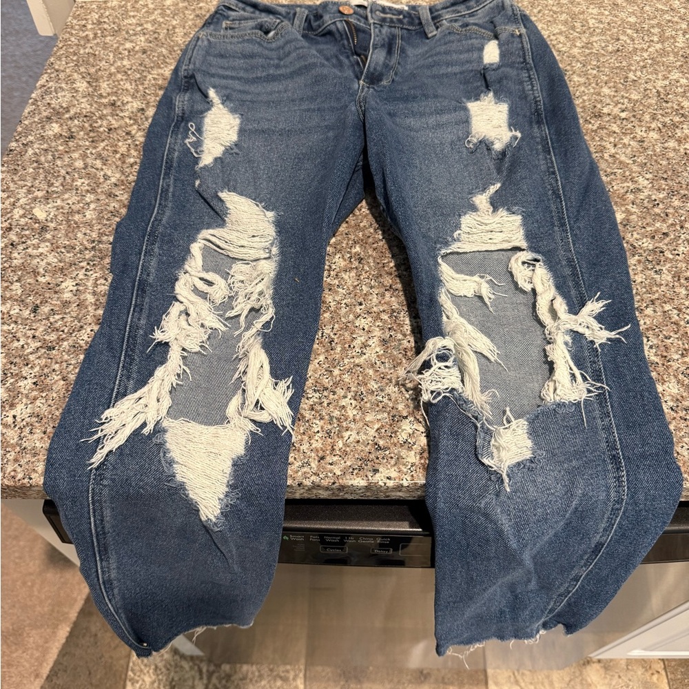 Hollister Ripped curvy high rise mom Jean